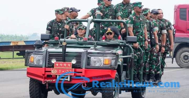 Panglima Kostrad Dampingi Panglima TNI Jenderal TNI Meninjau Secara Langsung Kesiapan Pelaksanaan Upacara