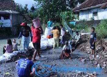 Tinjau Lokasi Terdampak Bencana, Sekda Apresiasi Semangat Gotong royong bersama Warga
