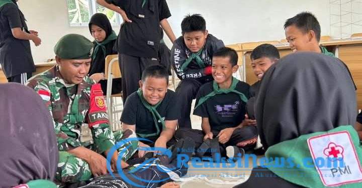 Satgas Pamtas Yonarmed 11 Kostrad Berikan Edukasi Kesehatan Untuk Anak-Anak di Perbatasan