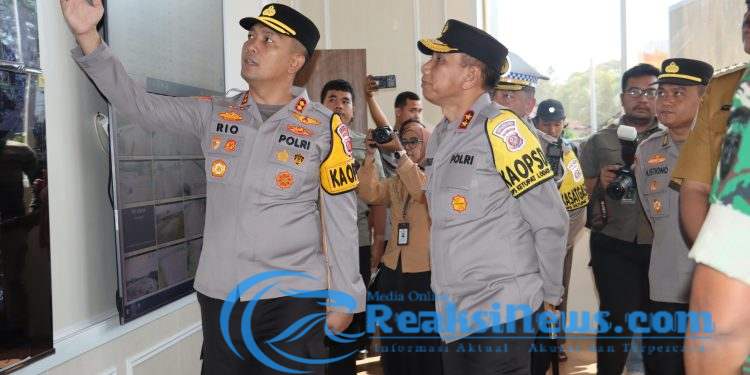 Kapolda Jawa Barat Bersama Kapolres Bogor Tinjau Langsung Kesiapan Personil Dan Pos Pengamanan Lebaran Di Gadog