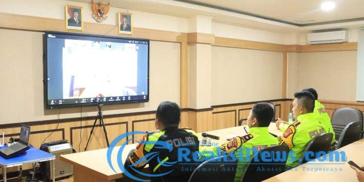 Kapolres Bogor Beserta Pejabat Utama Polres Bogor Monitoring Arus Lalu Lintas Tempat Tempat Wisata Dan Arus Balik Pasca Lebaran Idul Fitri 1446 H Wilayah Kabupaten Bogor