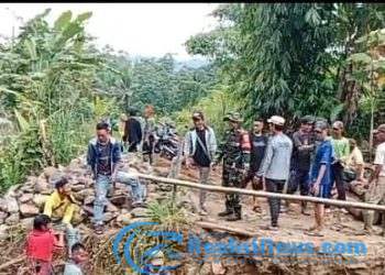 Serka Didik Babinsa Bantargebang Koramil 2203/Warungkiara Ajak Warga Kerja bakti