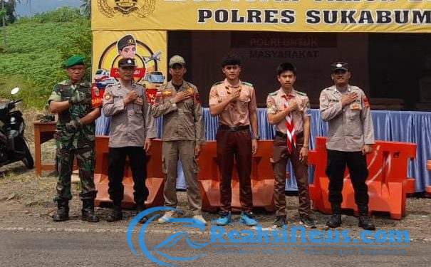 Sertu Slamet Anggota Koramil 2203/Warungkiara Terus Bersiaga Di Pos PAM Selama Libur Idul Fitri 1446 Hijriyah