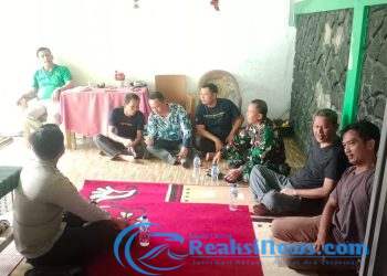 Babinsa Ubrug Sertu Nasrul Koramil 2203/Warungkiara Gencarkan Komsos Bareng Warga