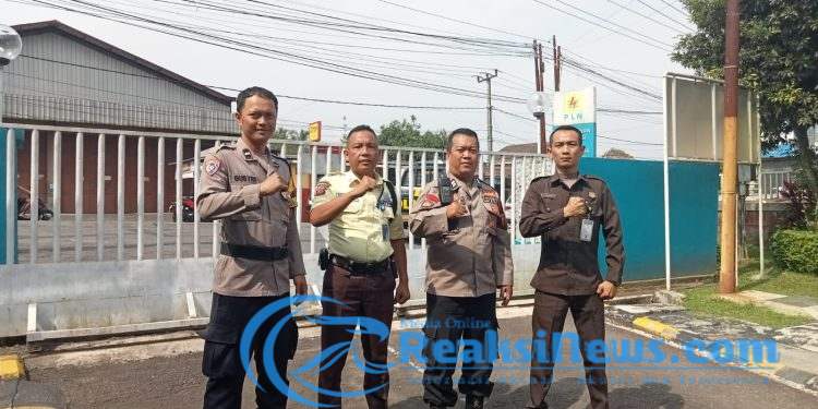 Sambangi Perusahaan PT. SCM Unit Samapta Polsek Lembursitu Patroli Dialogis Dengan Petugas Satpam, Sampaikan Himbauan Kamtibmas