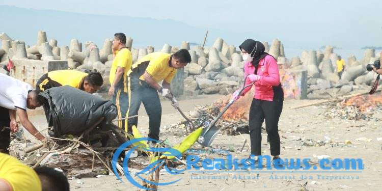 Ketua Bhayangkari Daerah Jawa Barat Bersama Polres Sukabumi Gelar Aksi Bersih-Bersih Pantai di Palabuhanratu