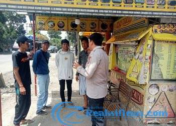 Patroli Dialogis Siang Hari, Anggota Samapta Polsek Lembursitu Sambangi Warga