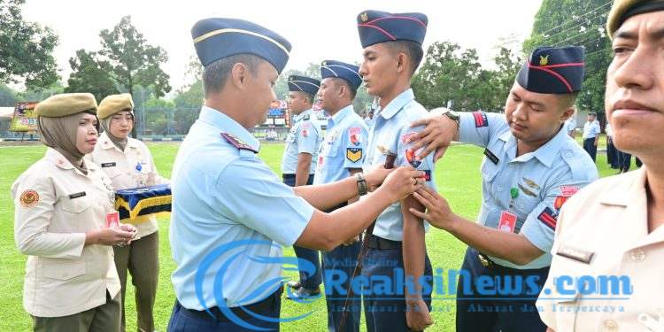 Komandan Lanud Jenderal Besar Soedirman Pimpin Upacara Kenaikan Pangkat 17 Personel Lanud J.B. Soedirman