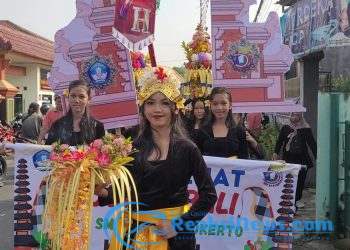 Ratusan Warga SMPN 5 Purwokerto Ikuti Jalan Sehat Bertema Budaya Nusantara