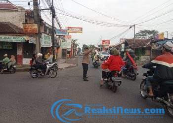 Pelayanan Prima Rutin Gatur Pagi Anggota Polsek lembursitu