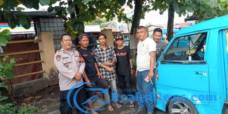 Sambangi Supir Angkot Anggota Unit Patroli Polsek Lembursitu Ini Berikan Himbauan Kamtibmas