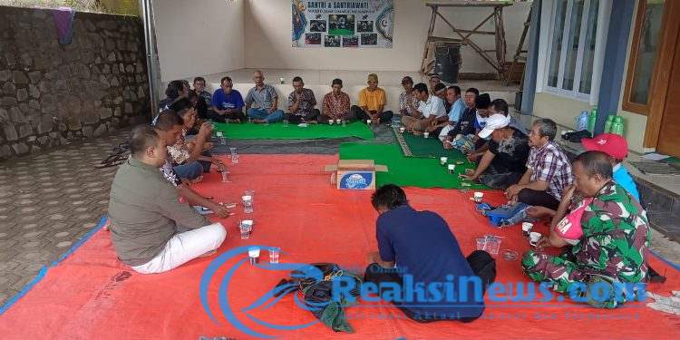 Sertu Nasrulloh Komsos Bersama Para Poktan Cinta Damai Pastikan Ketahanan Pangan Berjalan Dengan Baik