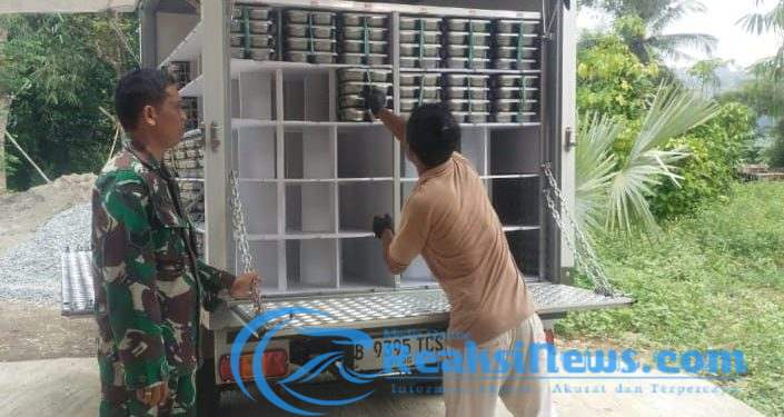 Babinsa 2203/Warungkiara Serka Slamet Dampingi Penyaluran Makan Bergizi Gratis di Wilayah Bantargadung