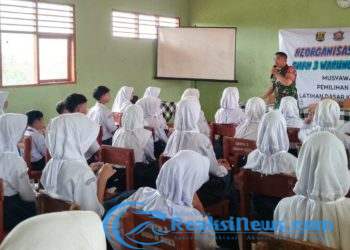 Babinsa Bantarkalong Sertu Agus Koramil 2203/Warungkiara Berikan Wasbang Kepada Ratusan Siswa SMPN 3 Bantarkalong