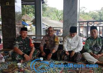 Mewakili Danramil, Serka Didik Susanto Bersama Koramil 2203/Warungkiara Hadiri Halal Di Masjid Nurul Anwar