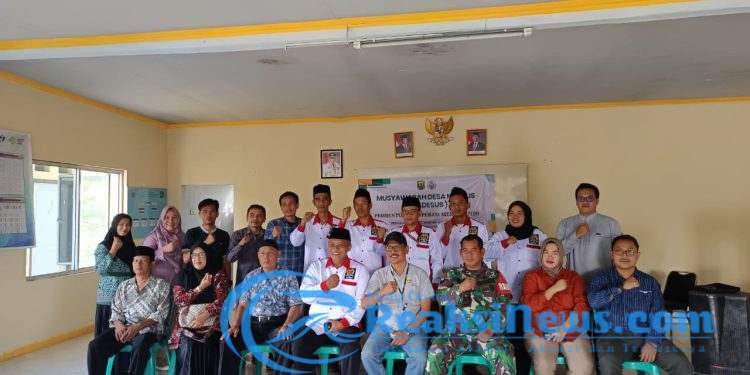 Serka Enceng Koramil 2203/Warungkiara Dampingi Musdesus Pembentukan Koperasi Merah Putih di Sukaharja