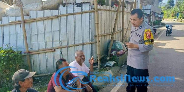 Selalu Hadir di Tengah Masyarakat Bhabinkamtibmas Polsek Lembursitu