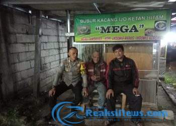 Bhabinkamtibmas Selalu Hadir di Tengah – tengah Masyarakat Sambangi Masyarakat di Malam hari