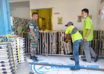 Babinsa 2203/Warungkiara Sertu Dadang Dampingi Penyaluran Makan Bergizi Gratis di Wilayah Binaan nya