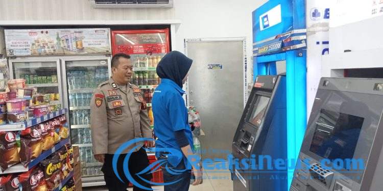 Pantau dan Cek Mesin ATM oleh Anggota Patroli Polsek Lembursitu Polres Sukabumi Kota