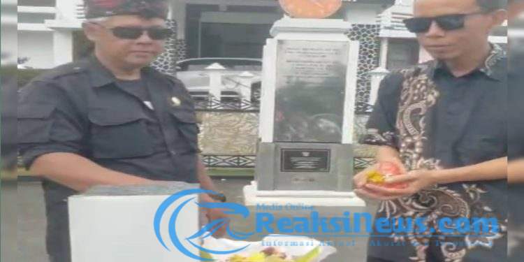 Tabur Bunga Di Balai Kota Sukabumi Inalilahi, Turut Berduka atas Dugaan Matinya Pelayanan dan Hati Nurani H. Ayep Zaki Walikota Sukabumi