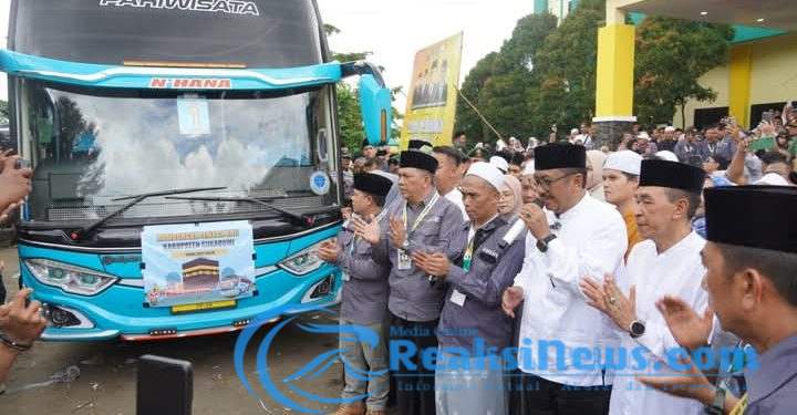 Lepas Calon Haji, Bupati Berpesan Luruskan Niat Beribadah, Jaga Kesehatan dan Nama Baik Daerah