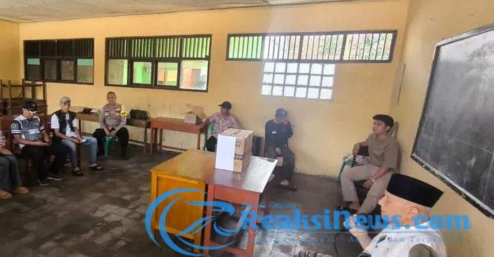 Sinergitas TNI- Polri Wujudkan Pemilihan Ketua Rw 06 Pangkalan berjalan Kondusif