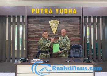 Tradisi Penyambutan Warga Baru Komandan Resimen Armed 2 Putra Yudha