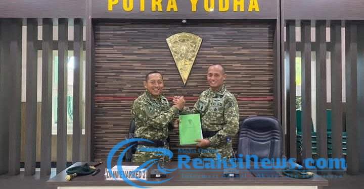 Tradisi Penyambutan Warga Baru Komandan Resimen Armed 2 Putra Yudha