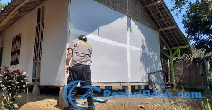 Bhabinkantibmas di Kecamatan Gegerbitung Sisihkan Gaji Bangun Mushola