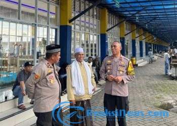 Ngariung Bareng Kapolsek. Kapolsek Baros ngobrol santai bersama Tokoh Agama