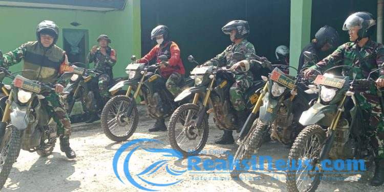 Danramil 2203/Warungkiara Bareng Anggotanya Gelar Patroli Di Hari Buruh Internasional