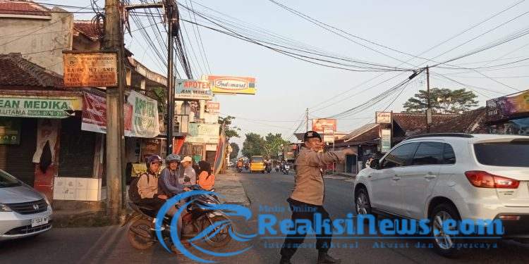 Demi Kegiatan Masyarakat Nyaman di Pagi Hari Anggota Polsek Lembursitu Selalu Exsis Melaksanakan Pengaturan Gatur Pagi