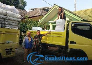 Sertu Nasrul Dampingi Penyaluran Bibit Padi dan Jagung Di BPP Warungkiara