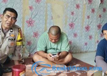 Sambangi Warganya di siang Hari, Bhabinkamtibmas Sampaikan Imbauan Kamtibmas