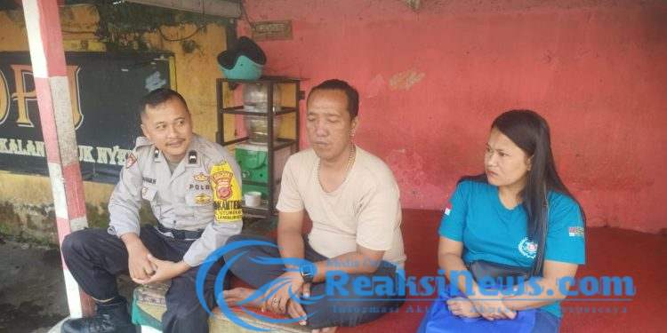 Anggota Polsek Lembursitu Laksanakan Sambang Warga Secara Rutin Guna Meningkatkan Keterlibatan Masyarakat Dalam Keamanan