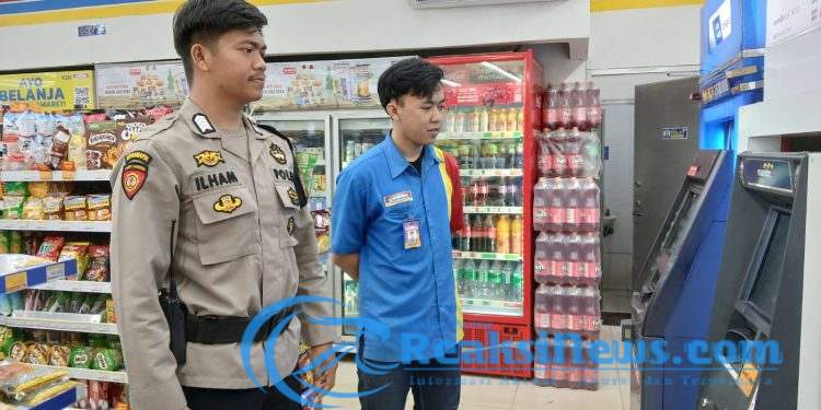 Patroli Sambang Alfamart dan Indomart Beri Himbauan Kamtibmas