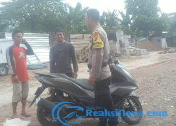 Sambangi Warganya di siang Hari, Bhabinkamtibmas Sampaikan Imbauan Kamtibmas