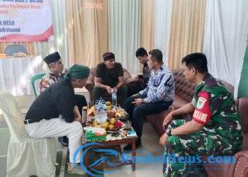 Danpos Bantargadung Peltu Andi Koramil 2203/Warungkiara Gencarkan Komsos Bareng Warga