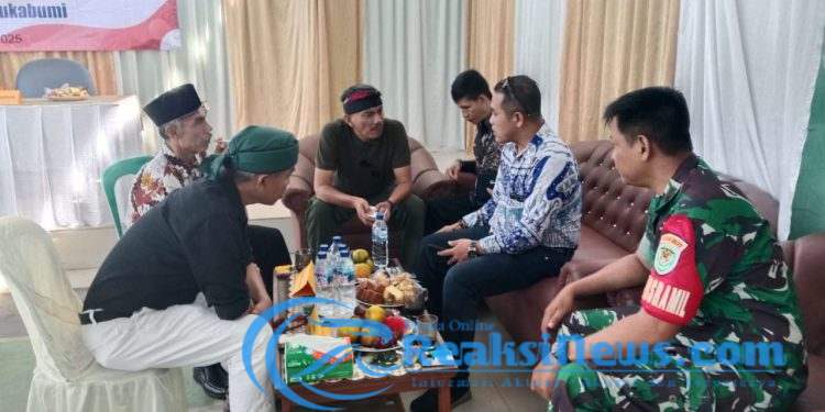 Danpos Bantargadung Peltu Andi Koramil 2203/Warungkiara Gencarkan Komsos Bareng Warga