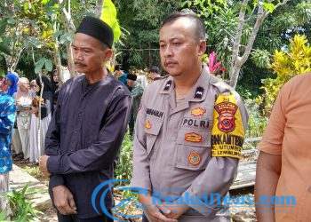 Bhabinkamtibmas Polsek Lembursitu Hadiri Pemakaman Warga dan Laksanakan Anjangsana