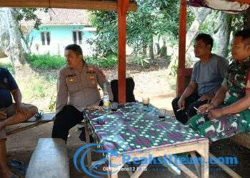 Jalin Hubungan Kemasyarakatan, Babinsa Bojongkerta Kopda Kusdiarto Koramil 2203/Warungkiara Komsos Bareng Tokoh Pemuda