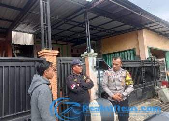 Sambangi Warganya di siang Hari, Bhabinkamtibmas Sampaikan Imbauan Kamtibmas