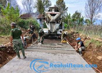Pengecoran Jalan oleh Satgas TMMD ke-124 Kodim 0607/Kota Sukabumi Capai 65%