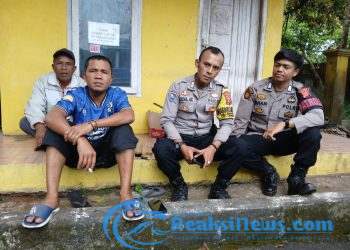 Sambangi Warganya di Siang Hari, Bhabinkamtibmas Sampaikan Imbauan Kamtibmas