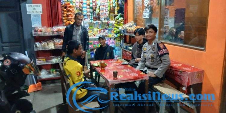 Polsek Lembursitu Tingkatkan Patroli Malam Hari, Berikan Himbauan Kamtibmas
