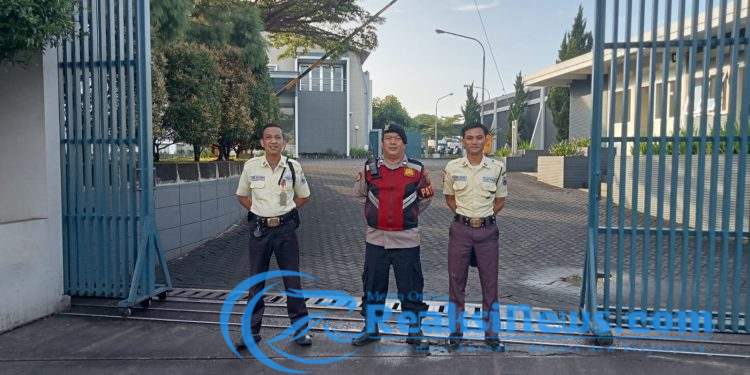 Sambangi Perusahaan PT. SCM Unit Samapta Polsek Lembursitu Patroli Dialogis Dengan Petugas Satpam, Sampaikan Himbauan Kamtibmas