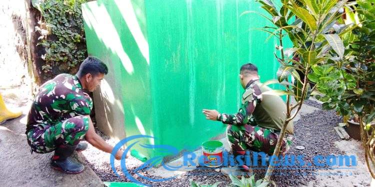 Satgas TMMD ke-124 Kodim 0607/Kota Sukabumi Percepat Pengecatan Bak Penampungan Air Bersih