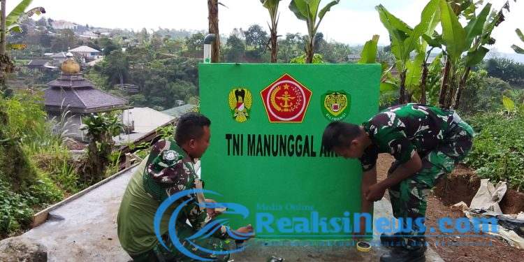 Finishing Pengecatan Bak Penampungan Air Bersih TMMD ke-124 Kodim 0607/Kota Sukabumi