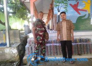 Babinsa 2203/Warungkiara Serka Dadang Dampingi Penyaluran MBG di Wilayah Binaan